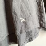 NEW ERA WI Hockey Mom Cowlneck Graphic Lightweight Long Sleeve Tee Xl Gray Photo 3