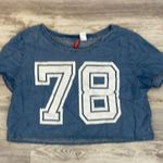 Divided Light Blue Denim Short Sleeve Round Neck Crop Top With Lettering “78” Photo 3