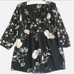 A pea in the pod  size small Black floral top Photo 0