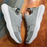 Under Armour New UA Run Play Sneakers gray white pink size 7.5 pull on Photo 2