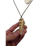 Seashell and cocoon style leather necklace White Photo 1