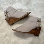 Very G Women’s Sis Cream Canvas Peep Toe Wedge Sandals Size 11 Photo 3