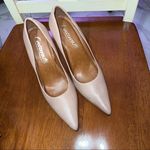 L’intervalle nude pointed toe heel shoes. Size 6 Tan Photo 1