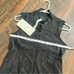 Lululemon Light Speed Reflective Vest Size 2 in Desert Snake Embossed Black NWT Photo 11