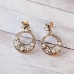 Vintage Screw Back Earrings Ornate Gold Tone & Faux Pearl Photo 1