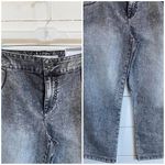 Chico's Chico’s Ultimate Fit Platinum Denim Alkaline Wash Crop size 1.5 Women’s sz 10 Photo 3