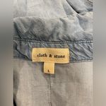 Cloth & Stone  Women Split-Back Chambray Buttondown Shirt Size Large Blue Hi-Low Photo 9