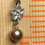 Hand Crafted Women’s Hibiscus and Fresh Water Pearl Dangle Pierced Earrings NEW Photo 2