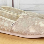 Toms  Alpargata Embroidered Hibiscus Lace Slip On Shoes Ivory Metallic Tan 8.5 Photo 0