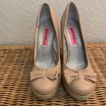 Betsey Johnson Nude Leather Bow Heels Floral Sole Size 6 Photo 8