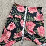 Beyond Yoga  Women’s Lux Print High Waisted Capri Legging in Protea Vine XS Photo 13