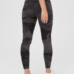 Aerie  Camo High-Waisted Petite Leggings Photo 1