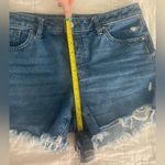 EXPRESS Boyfriend Midi MidRise Denim Shorts Button Fly Sz 8 Raw Hem Distress Photo 10