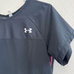 Under Armour  Accelerate Black Slit Back Top Size Medium Photo 1