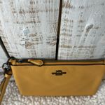 Coach Pebbled Leather Wristlet Honeycomb New NWT Photo 4