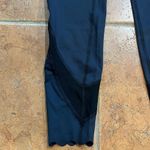 Peloton NWT  Move Mission Scallop Hem Legging Black size S Photo 3
