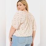 Torrid 364. bees and flowers Gauze Blouson Half Sleeve top size 1 (1X) Photo 2
