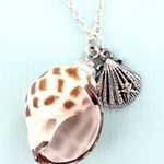 CLAM SHELL AND CONCH SHELL PENDANT NECKLACE Photo 2