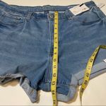 Arizona Jeans NWT Medium Wash Denim Blue Jean Shorts Mid Rise Plus Size 21 23 New Arizona Jean Photo 4