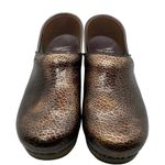 Dansko  Bronze‎ Brown Textured Crackle Leather Clogs Wood Grain Look Heel EU 39 Photo 5