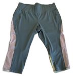 Lane Bryant LIVI  Womens 26 28 Active Wear Capri Legging Hip Pockets Photo 1