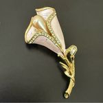 Vintage Unsigned Pale Pink Enamel Faux Pearl Calla Lily Flower Brooch 20g. Gold Photo 2