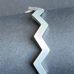 Women’s vintage retro silver‎ tone zig zag shaped bangle bracelet one size Silver Photo 3