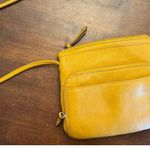 Clarks yellow cross body leather women's purse Photo 2