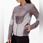 Lululemon Polar Pace Run Jacket Coat Size 8 Pelt Lunar Rock Iced Iris Like New Photo 2