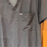 FIGS SCRUBS Graphite Gray Catarina One-Pocket Scrub Top Size Medium Photo 8