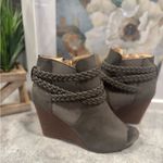 C Est. 1946 Women's Size 9 Wedge Ankle Boot Gray Photo 1