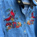 90s Americana Christmas presents mistletoe cardinals chambray button up shirt Blue Size L Photo 2