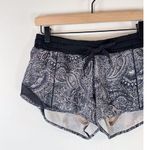 Lululemon Women Shorts Black Lululemon Hotty Hot Paisley Stretch Athletic Size 6 Photo 4