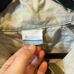 Columbia Women’s Cream Light Weight Jacket Water Resistant Medium Photo 3