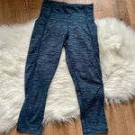 Champion High-Waisted Keyhole Capri Leggings Photo 2