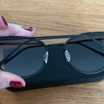 Vera Wang  black sunglasses Photo 2