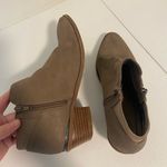 Vera Wang Simply Vera Verwang women’s tan brown faux leather block heel ankle boots 7.5 Photo 3