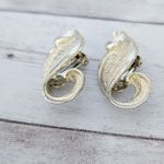 Vintage Clip On Earrings Large Gold Tone Photo 2