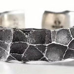 Sterling Silver NIB -  Hammer Pattern Open Ring. Photo 0