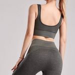 Med. 2pc Seamless Sports Bra & Fitness Shorts Green Photo 1