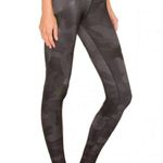 Ultracor  High Silk Camo Knockout Legging. Photo 1