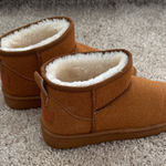 Amazon  Women's Tan Ankle Boots with Fur Lining Photo 0