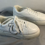 True Religion Stasha  Women’s  White Sneakers size 7.5 Photo 0