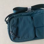 Lululemon Multi-Pocket Crossbody Bag 2.5L - Warp Teal Photo 6