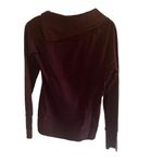 Mondetta  Turtle neck wool blend snap adjustable maroon small key hole sleeve Photo 7
