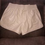 Sincerely Jules cream faux leather pull on shorts size Medium NWOT Tan Photo 2