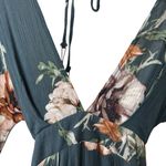 Floral Deep V Photo 4