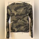 Old Navy  | Camo Workout Shirt, Size XS Photo 4