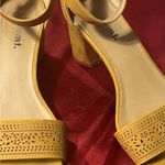White Mountain Sandals Elegant Yellow Block Heel Sandals white mt. 8 1/2 M Photo 1