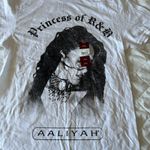 NWT Aaliyah Mens Size Small White T Shirt Graphic Tee Princess Of R&B Photo 1
